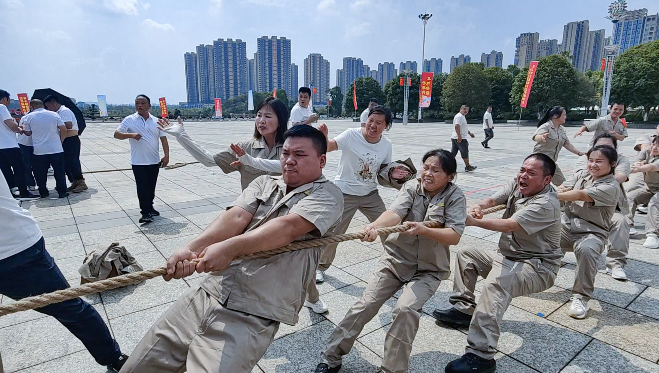 拔河(1).jpg 拔河(1).jpg